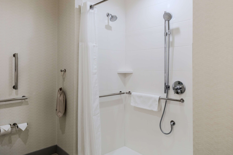 Bathroom 5, Hilton Garden Inn Detroit Utica, Macomb