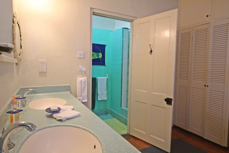 Bathroom 4, Beachfront Classic 3-bed House - Whitecaps by BSL Rentals