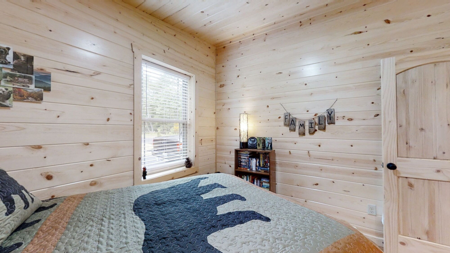 Others 5, Cozy Bear Den 2 Bedroom Cabin by RedAwning, Sevier