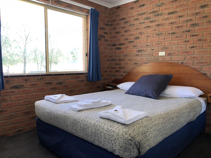 Bedroom 2, Bullanginya Lodge, Berrigan