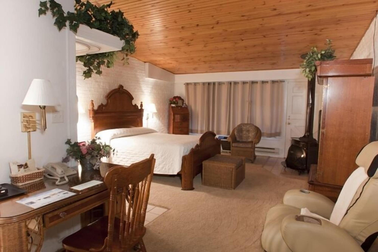 Bedroom 3, Sybaris Pool Suites Mequon, Ozaukee