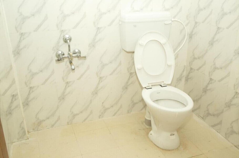 Bathroom, Izi Apollo Stay, Chennai