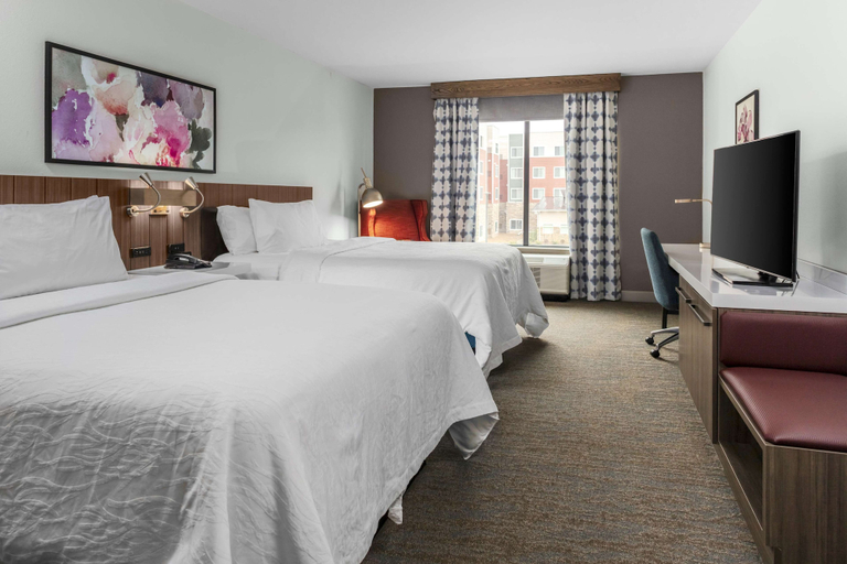 Bedroom 4, Hilton Garden Inn Detroit Utica, Macomb