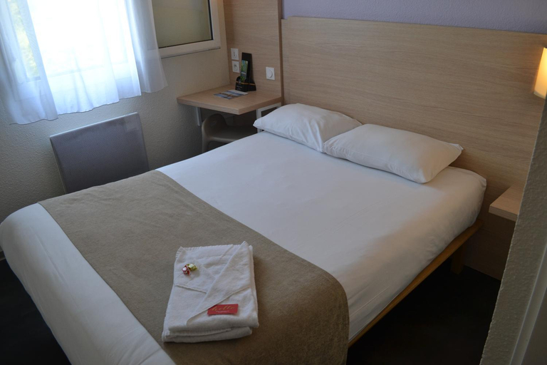 Bedroom 2, Hotel Formules Club, Gironde