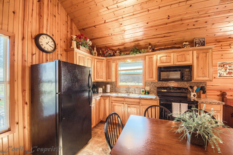 Private kitchen 5, Wine Cup Rr9122wc 1 Bedroom Home by RedAwning, Comal