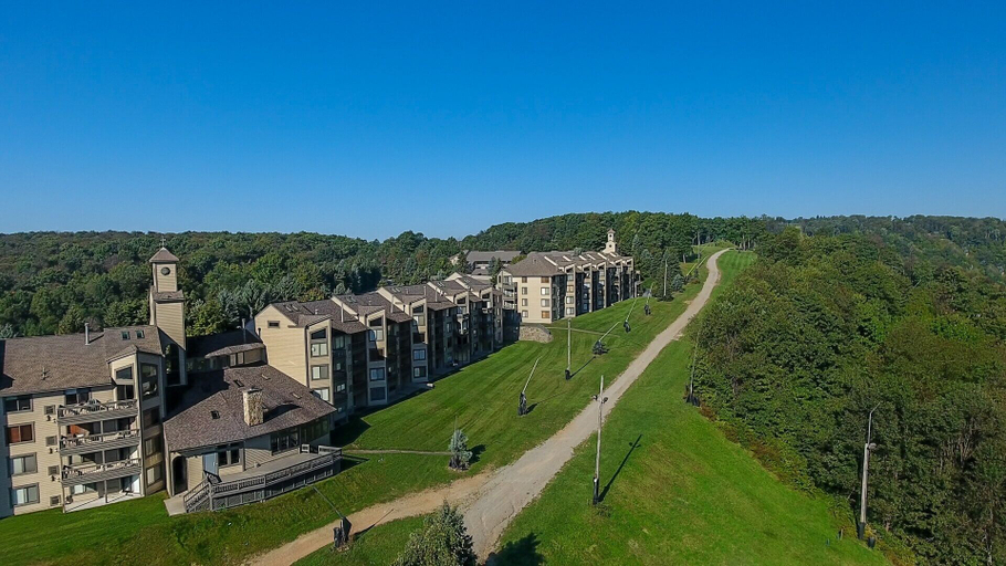 Exterior & Views, Seven Springs 3 BR Condo, Mountain Views! by RedAwning, Somerset
