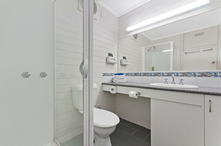 Bathroom 4, Mahogany Motel, Warrnambool
