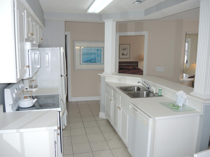 Private kitchen 4, Pool View Unit 1509 at Brunswick Plantation feature 27 hole Golf Course Onsite by RedAwning, Brunswick