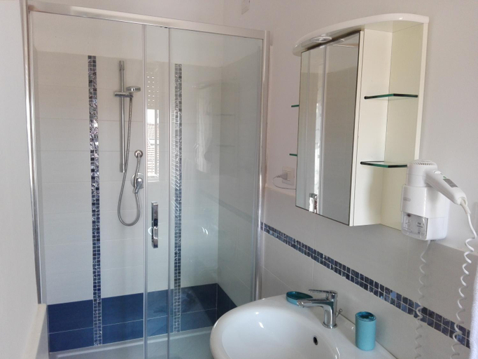 Bathroom 2, B&B AL MARE, Fermo