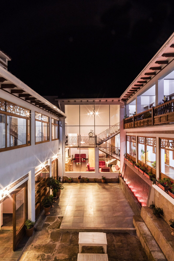 Exterior & Views