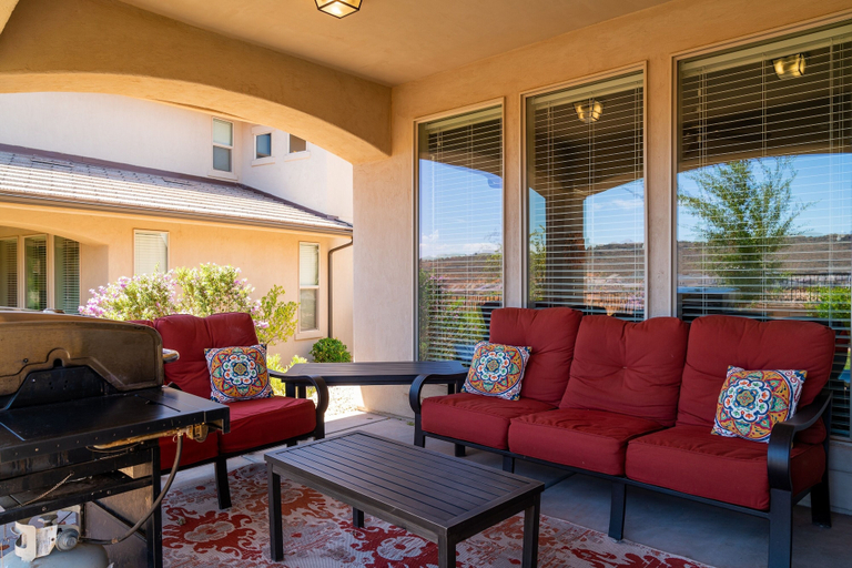 Property grounds 4, Sunshine Serendipity 4 Bedroom Apts by RedAwning, Washington