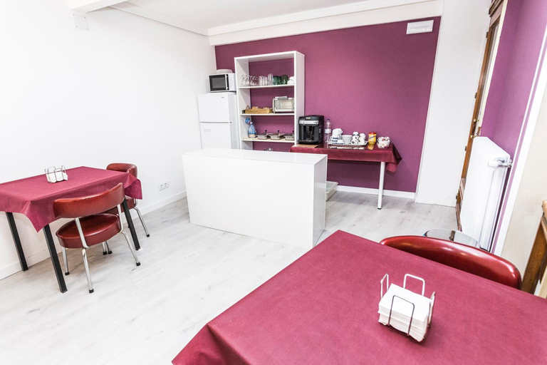 Others 3, Hostal Viena, Soria