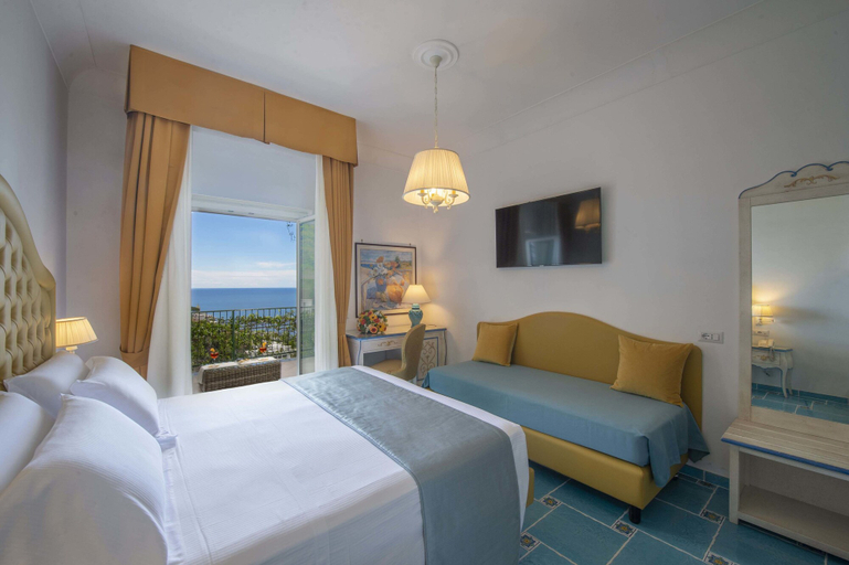 Bedroom 3, Hotel Pellegrino, Salerno