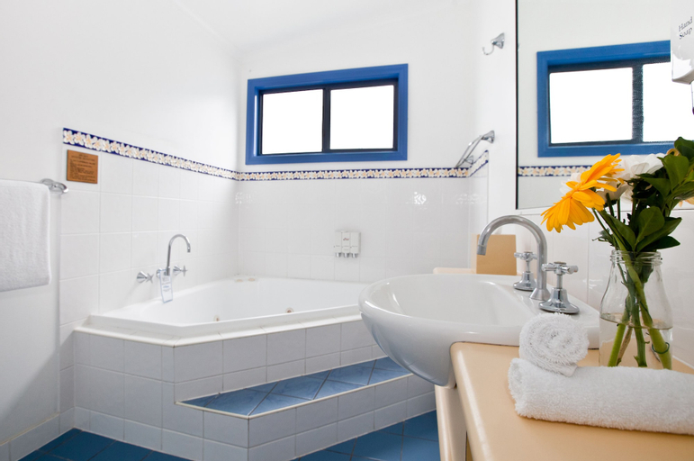 Bathroom 9