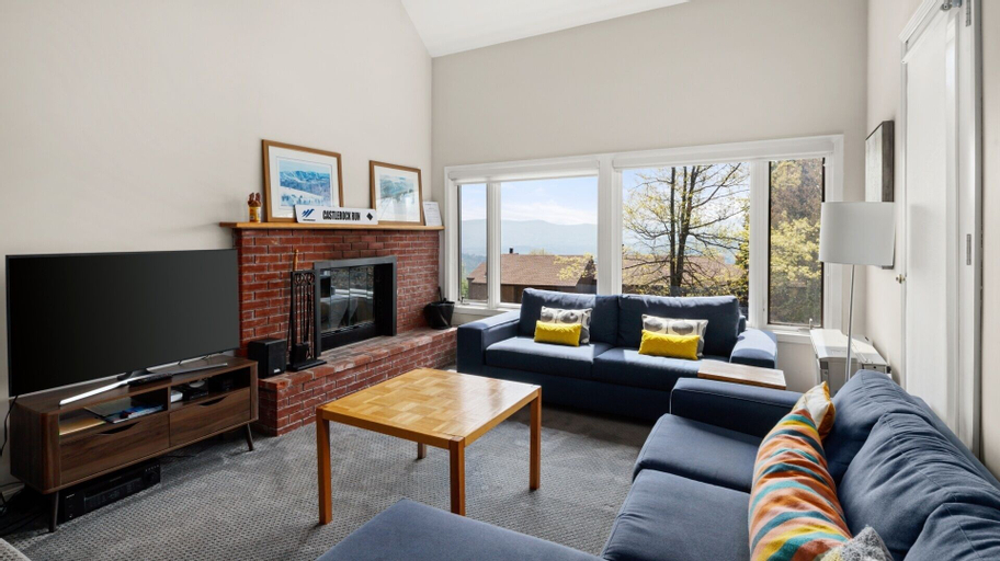 41 Summit Condo Near Mountain Shuttle by RedAwning, Washington