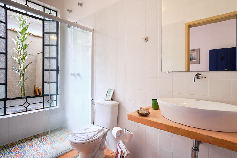 Bathroom 3, Pousada Pontal Gardens, Parati