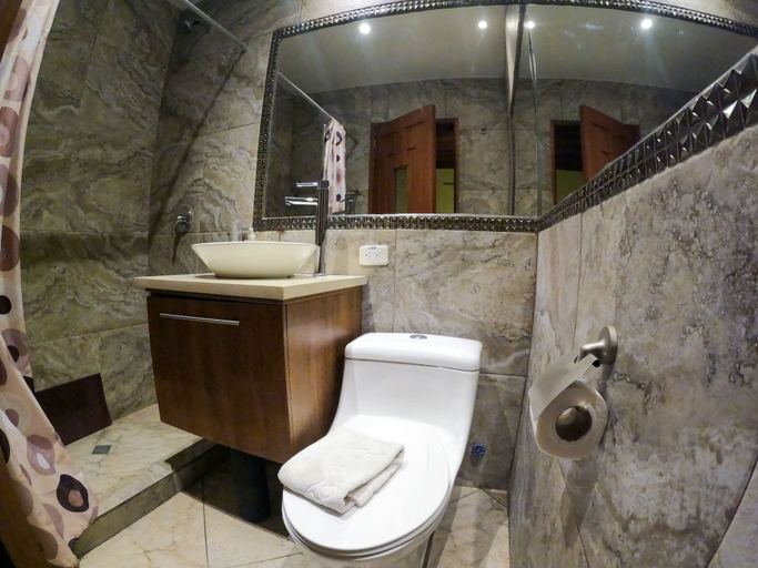 Bathroom 5, ArtPlaza, Quito