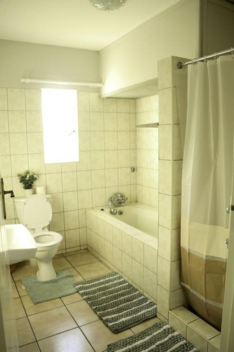 Bathroom 3, Tillas Guesthouse, Windhoek West