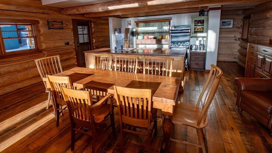 Food & Drinks 4, Snow Creek Cabins by Fernie Lodging Co., East Kootenay