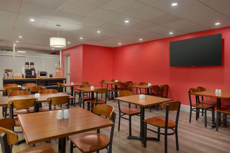 Food & Drinks 5, Ramada by Wyndham Oakland Downtown City Center, Alameda