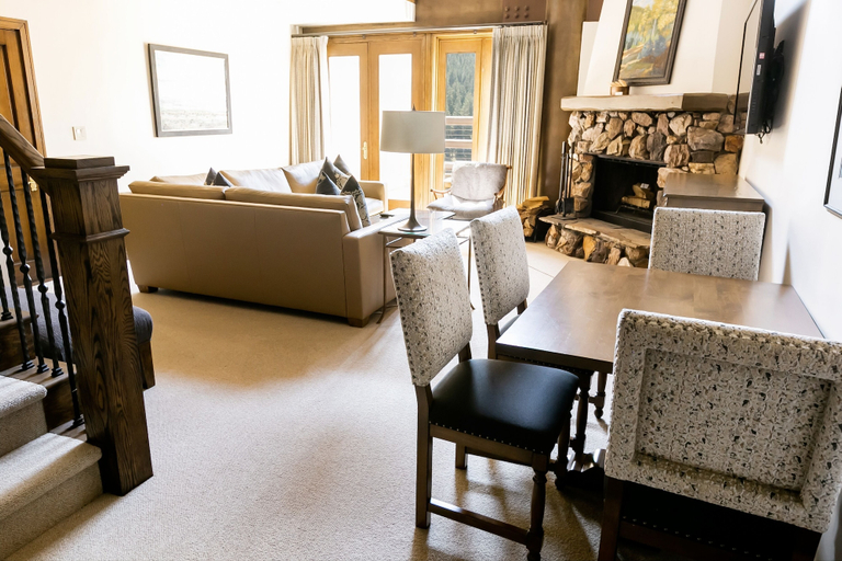 Living room 5, Sultan Two Bedroom Loft Suite with Majestic Mountain Views 2 Condo by RedAwning, Summit