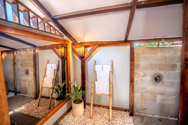Bathroom 15