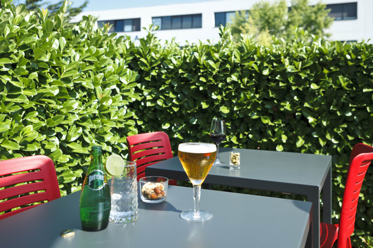 Exterior & Views 12