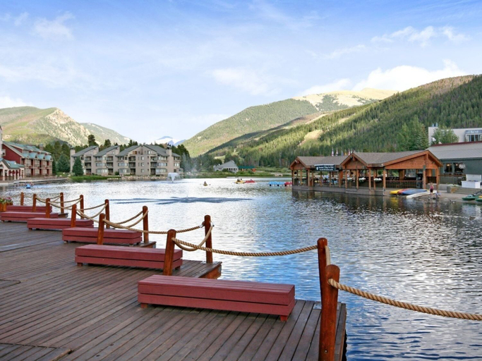 Property grounds 2, 1538 Lakeshore 1 Bedroom Condo by RedAwning, Summit