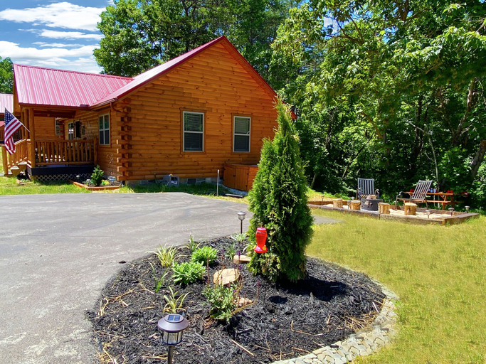 Exterior & Views 2, Cozy Bear Den 2 Bedroom Cabin by RedAwning, Sevier