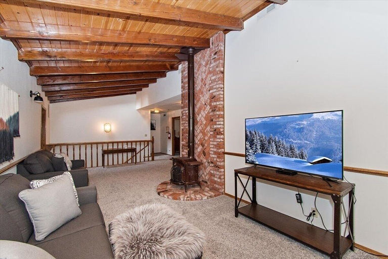 Others 5, Summit Lodge 2 7 Bedroom Home by RedAwning, San Bernardino