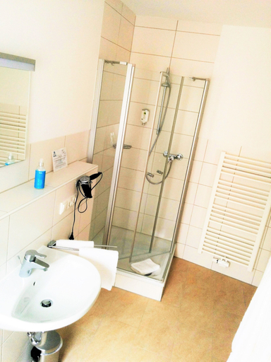 Bathroom 5, Hotel Stadtvilla Central, Schweinfurt