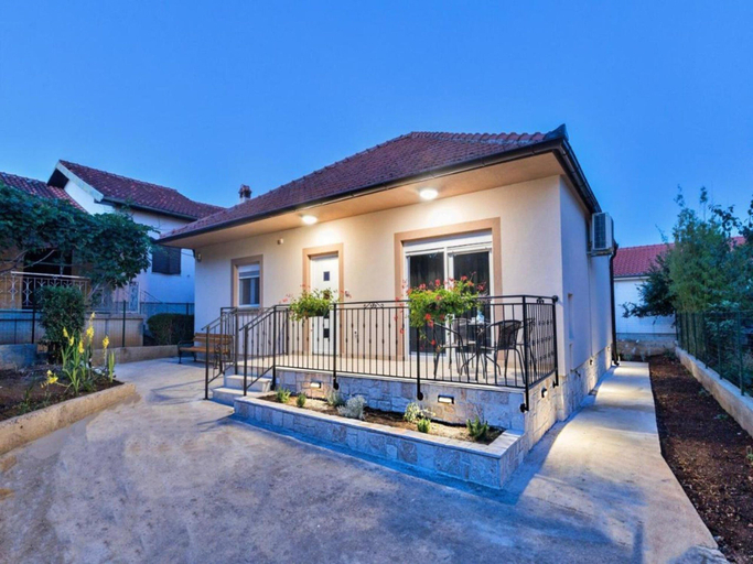 Exterior & Views 2, Mihael Holiday House, Zadar