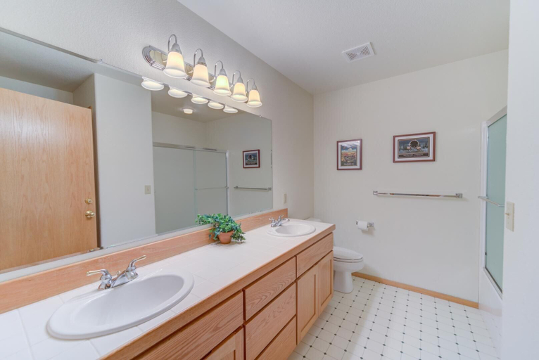 Bathroom 4, Lost Lane 11, Deschutes