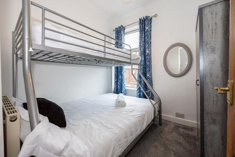 Others 5, Cosy Two bedroom Terrace Blackburn, Blackburn with Darwen