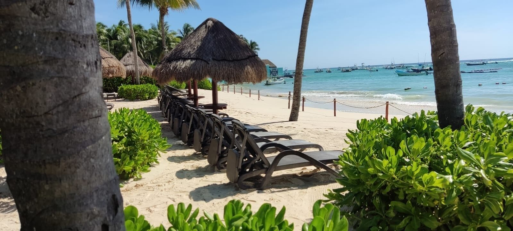 Beach 4, Elements Penthouse 14 3 Bedroom Condo by RedAwning, Cozumel