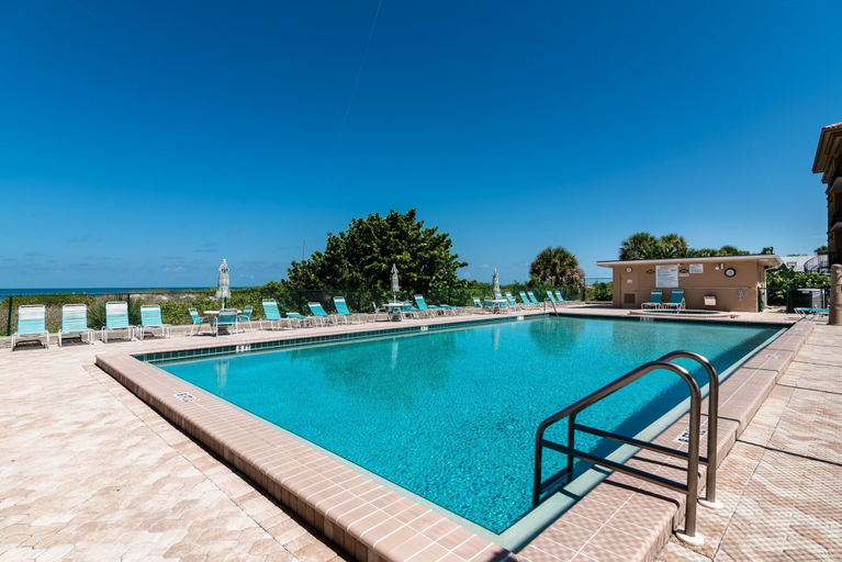 Sport & Beauty 5, Reflections Gulf Front With Ocean Views 2 Bedroom Condo by RedAwning, Pinellas
