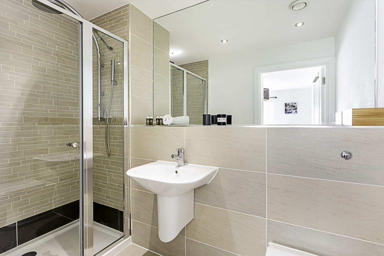 Bathroom 3, Beautiful Open Plan Garden Flat, London