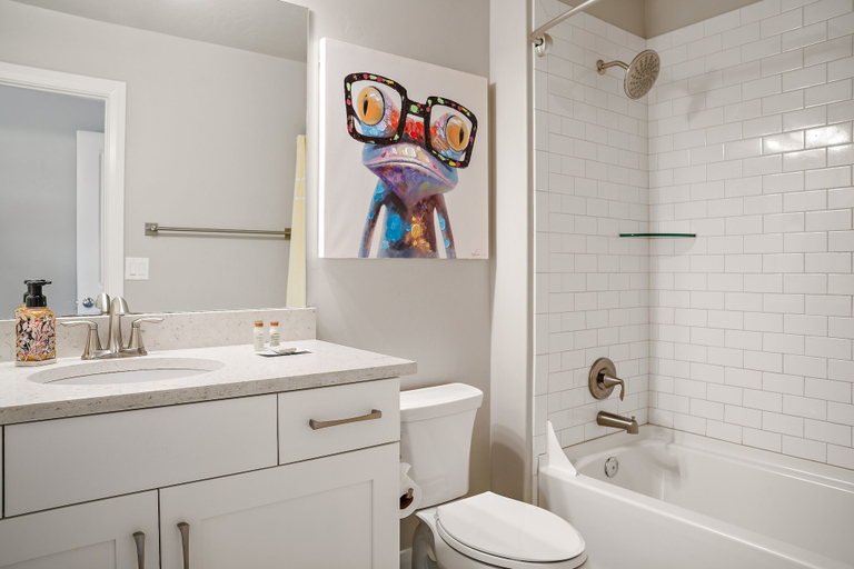 Bathroom 2, Sunshine Serendipity 4 Bedroom Apts by RedAwning, Washington