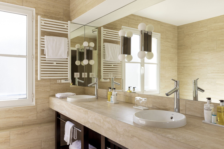 Bathroom 4, Plessis Grand Hôtel, Hauts-de-Seine