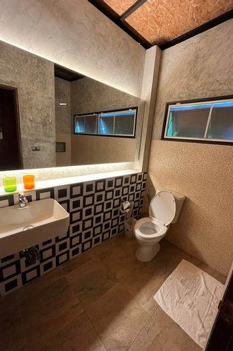 Bathroom 10