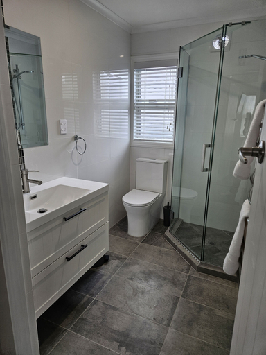 Bathroom 5, Redwood Apartments, Rotorua