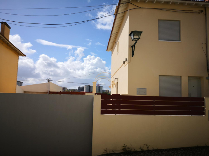 Others 5, Be My Neighbour, Lisbon