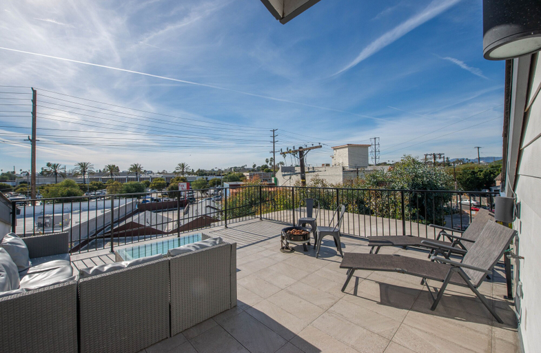 Property grounds, Modern Loft Rooftop Deck Venice Beach Studio Bedroom Apts by RedAwning, Los Angeles