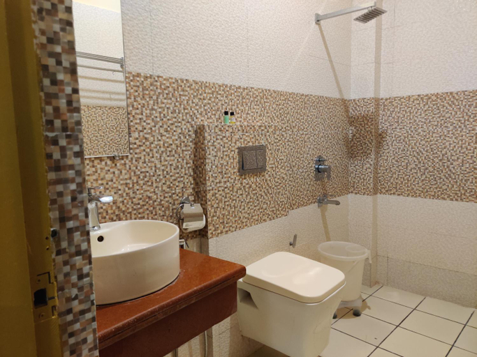 Bathroom 5, MVT Resort & Restaurant, Garhwal
