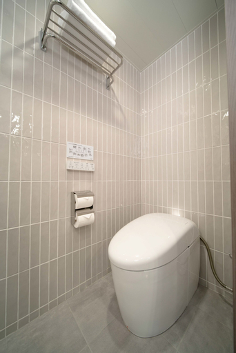 Bathroom 16