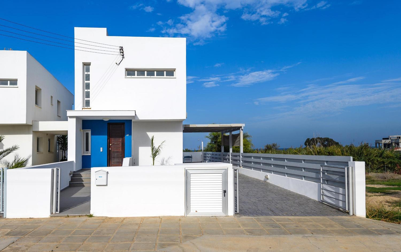 Exterior & Views