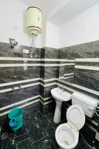 Bathroom 4, Maa Bhawani Homestay, Reasi