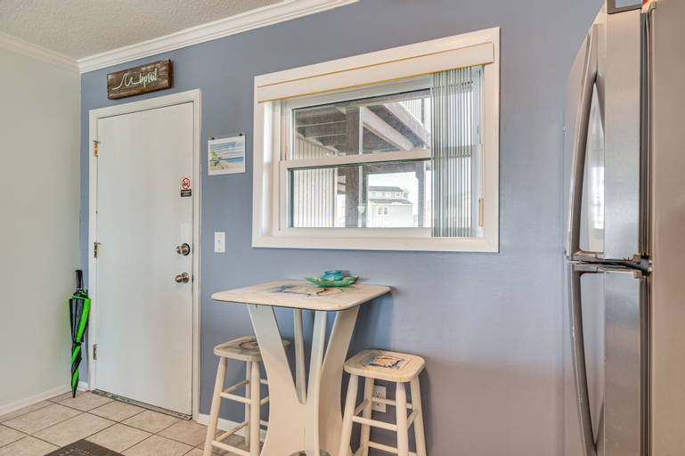 Others 5, Steps to the Beach Oceanfront Condo with Lanai!, Onslow