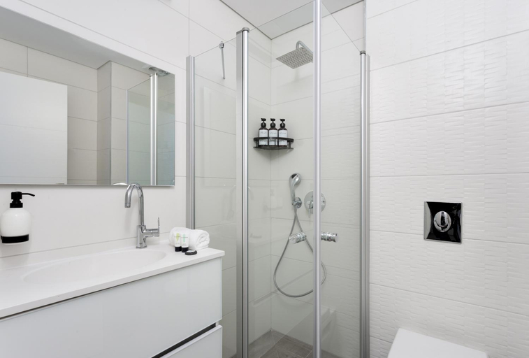 Others 2, Shiny 2BR in Carmelit by HolyGuest