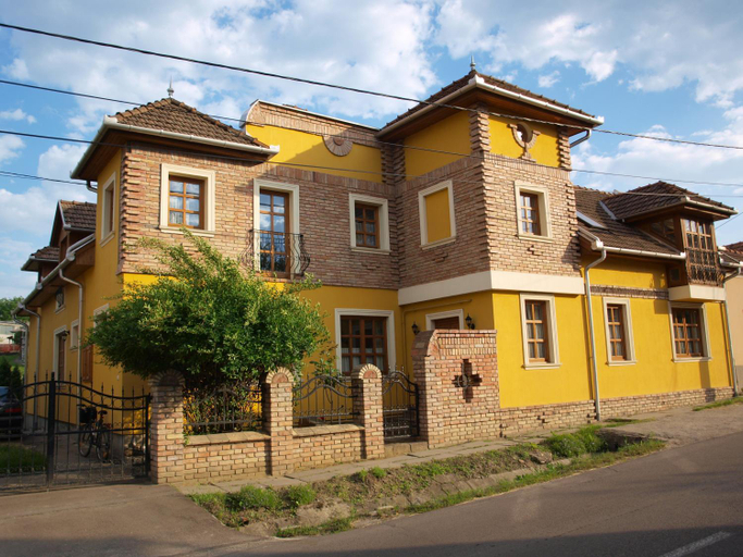 Others 4, Krisztina Vendeghaz, Eger